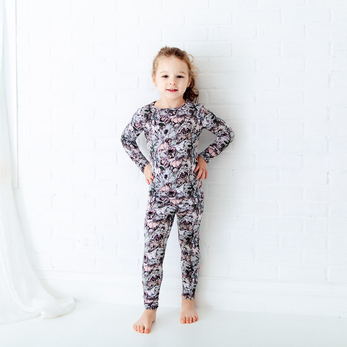 Kids’ two-piece pajamas with horse print by Dreamiere
