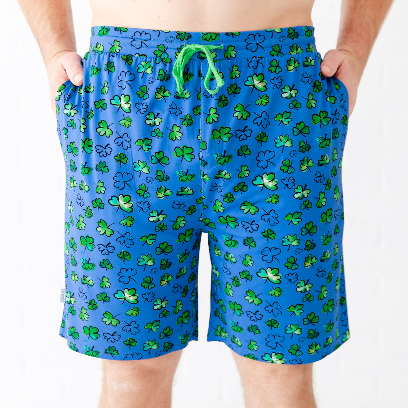 Men’s lounge shorts with green shamrock print